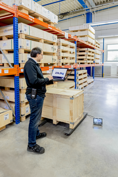 Kern UFC Pallet Scale In Use