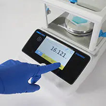 Front view showing control buttons and status indicators of Kern high-accuracy weighing device