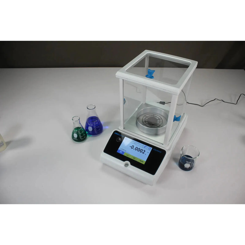 Perspective showing compact housing and robust design of Kern precision balance
