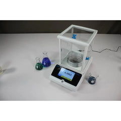 Perspective showing compact housing and robust design of Kern precision balance